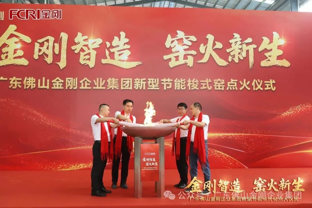 �����ܻ����Gɫ���D(zhu��n)������(j��)���������F(tu��n)�����²��ϻ����c(di��n)��Ͷ�a(ch��n)