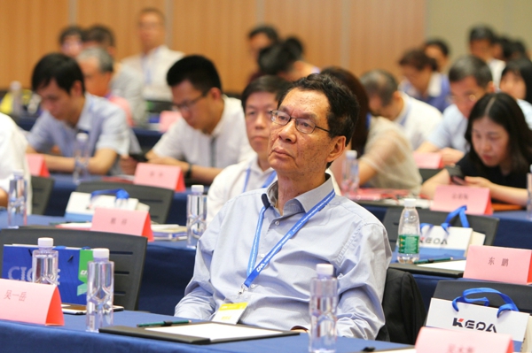 廣東陶瓷協(xié)會名譽會長吳一岳.jpg